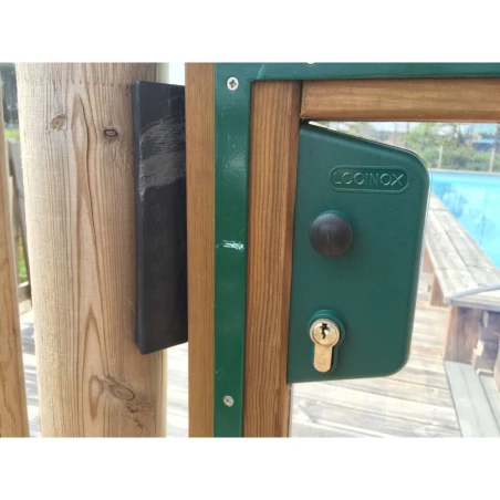 Portillon bois pour barrière piscine bois - A barreaux