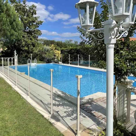 Garde corps en verre trempé pour piscine extérieure