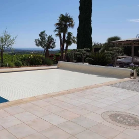 Volet hors sol électrique SafePoolRoll - Sur Mesure