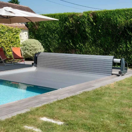 Volet roulant piscine sur rail - Mouv & Roll - Sur Mesure