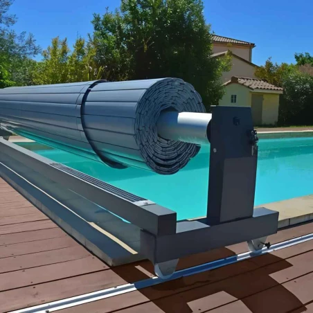 Volet roulant piscine sur rail - Mouv & Roll - Sur Mesure