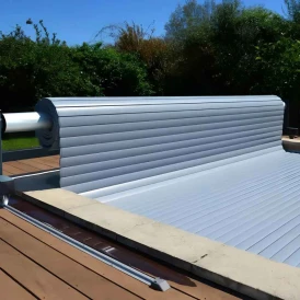 Volet roulant piscine sur rail - Mouv & Roll - Sur Mesure