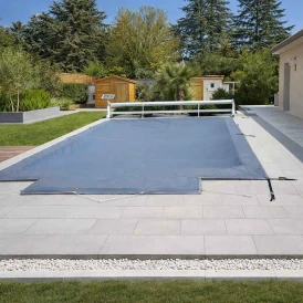 Filet de protection pour volet roulant piscine