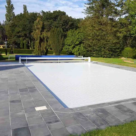 Volet roulant piscine électrique - Prédécoupé - SafePoolRoll