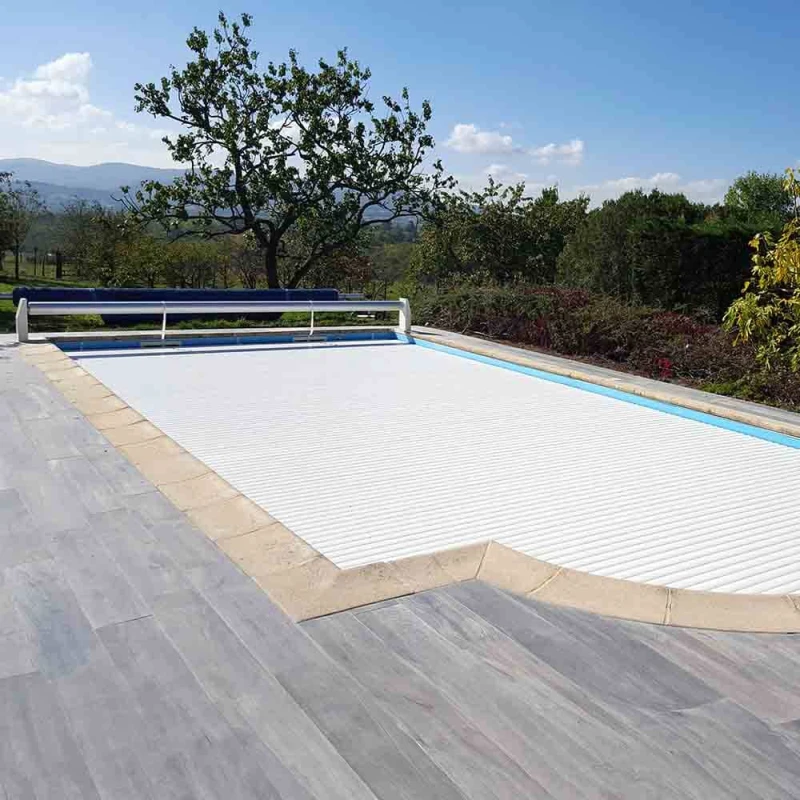 Volet hors sol électrique SafePoolRoll - Sur Mesure