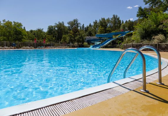 Camping et gîtes de vacances : comment bien sécuriser votre piscine ?