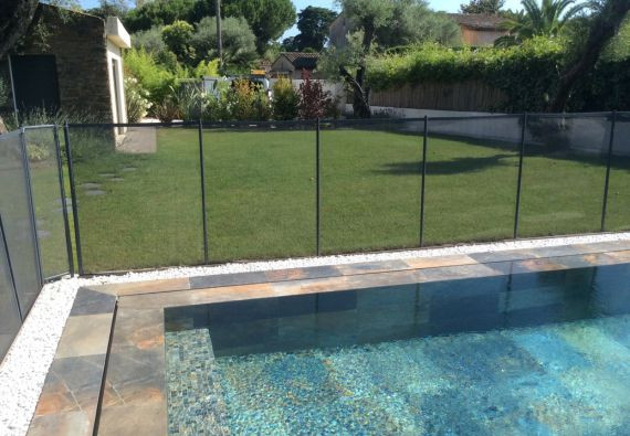 Comment choisir la bonne barrière de sécurité pour piscine ?