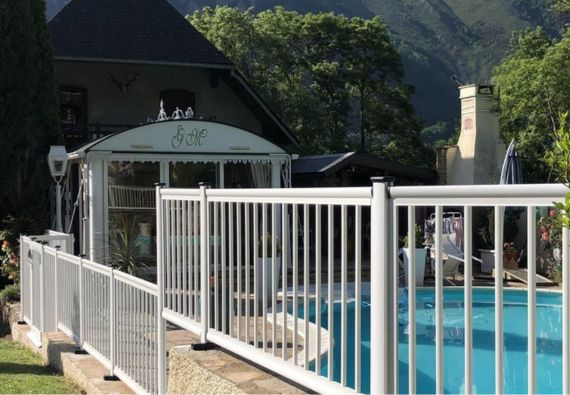 Comment installer une barrière aluminium pour piscine ?