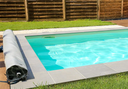 Quelles sont les exigences de la norme NF P90-308 sur les bâches piscine ?