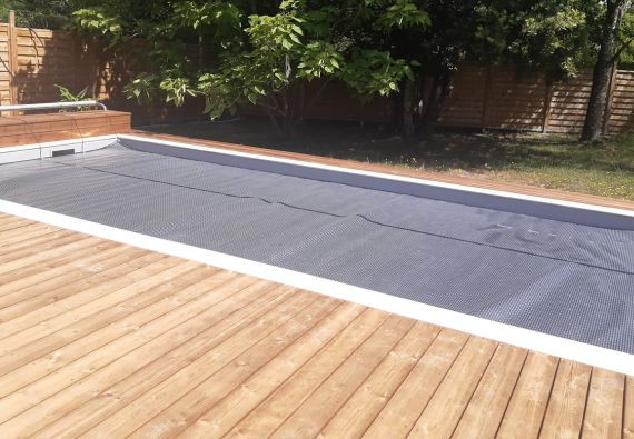 Comment nettoyer une bâche à bulles piscine ?